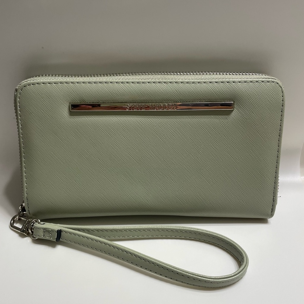 Steve Madden BZippy Jade Wallet Wristlet - Picture 2 of 5